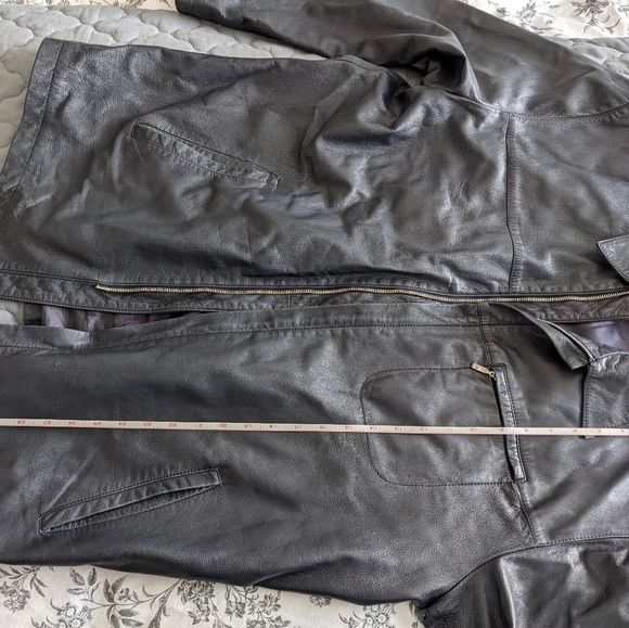 Men's Leather Jacket - Picture 9 of 10